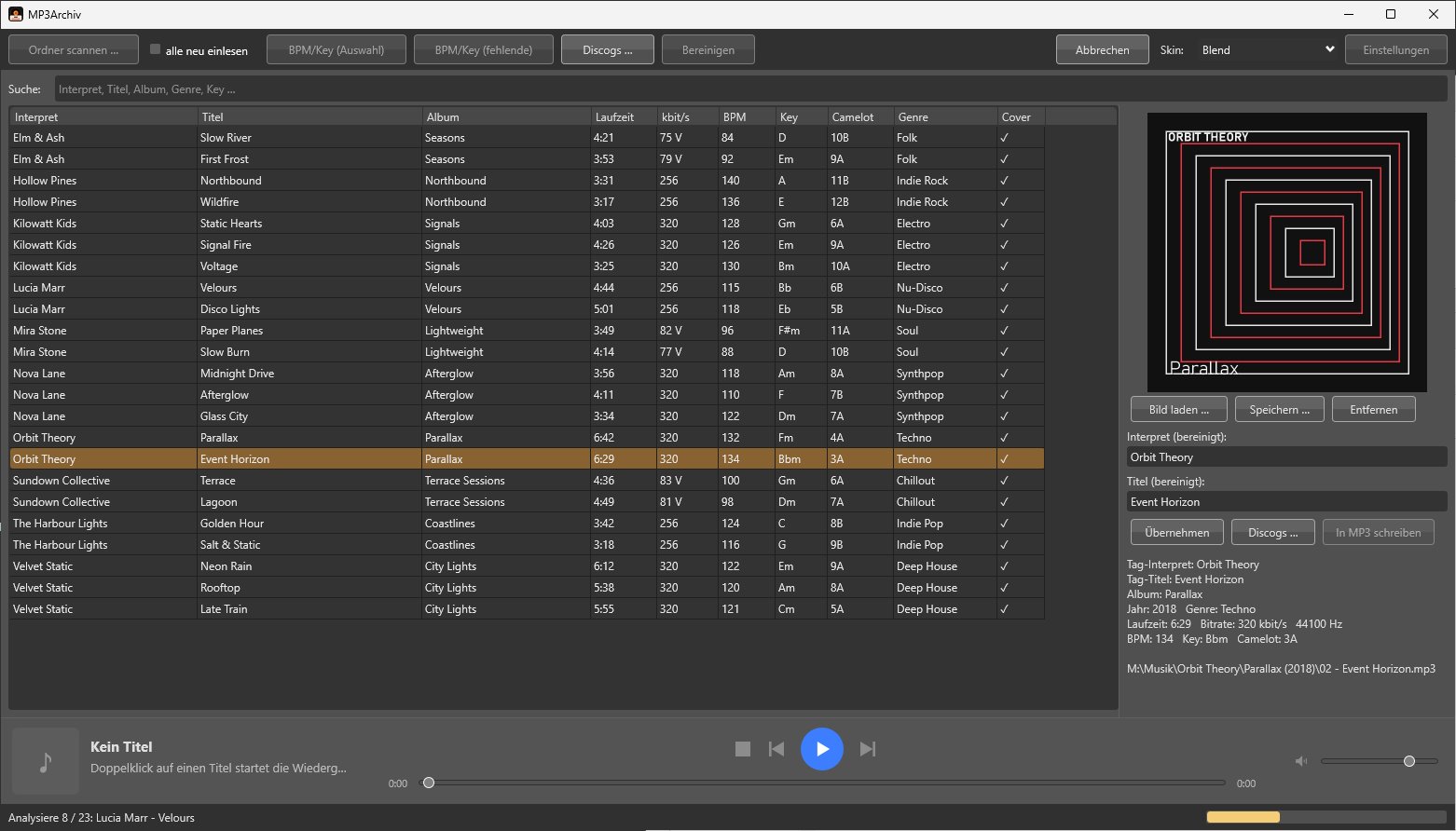 MP3Archiv während der BPM- und Tonart-Analyse: Fortschrittsbalken in der Statusleiste, bereits analysierte Titel mit BPM- und Camelot-Werten